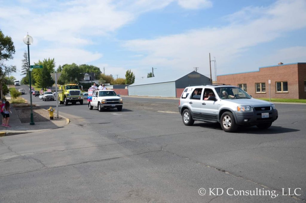 Informing Families car leading parade through a pandemic in Ritzville WA.